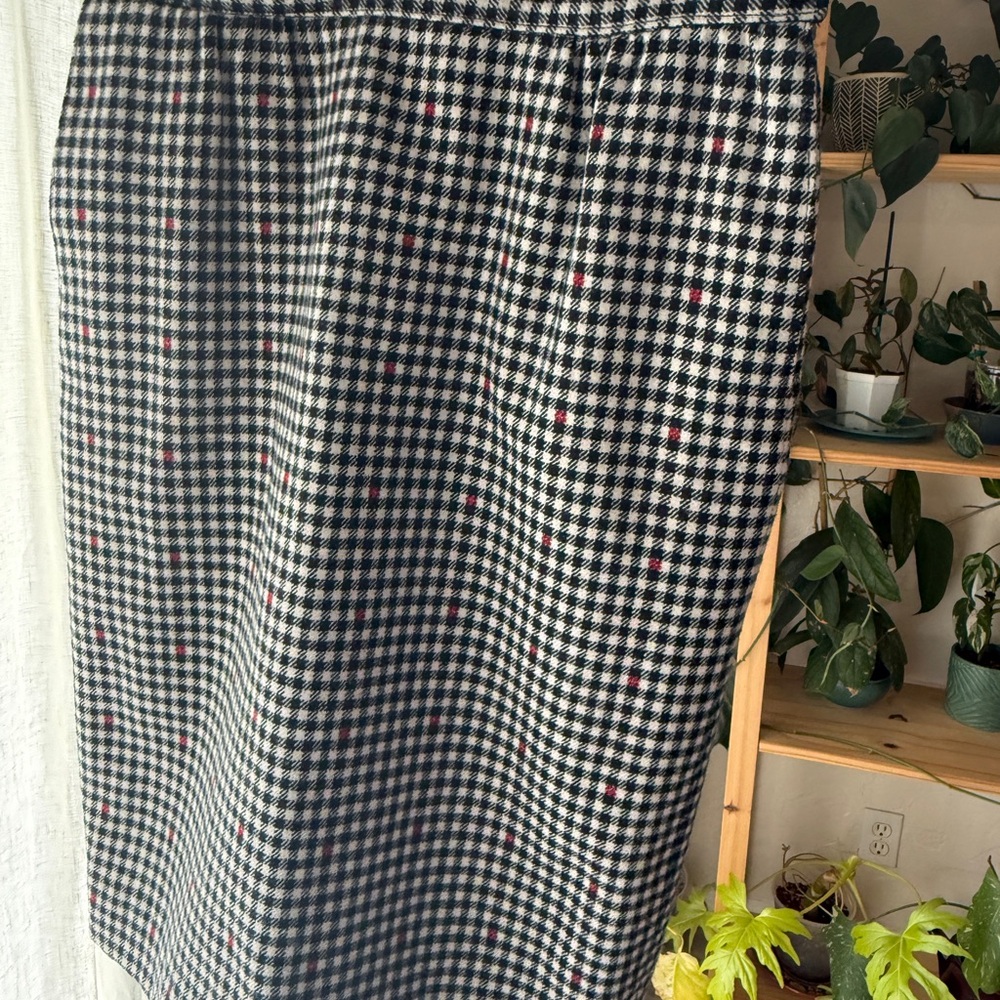 Pendleton Black and White Houndstooth Skirt with Red Details - Picture 4 of 7